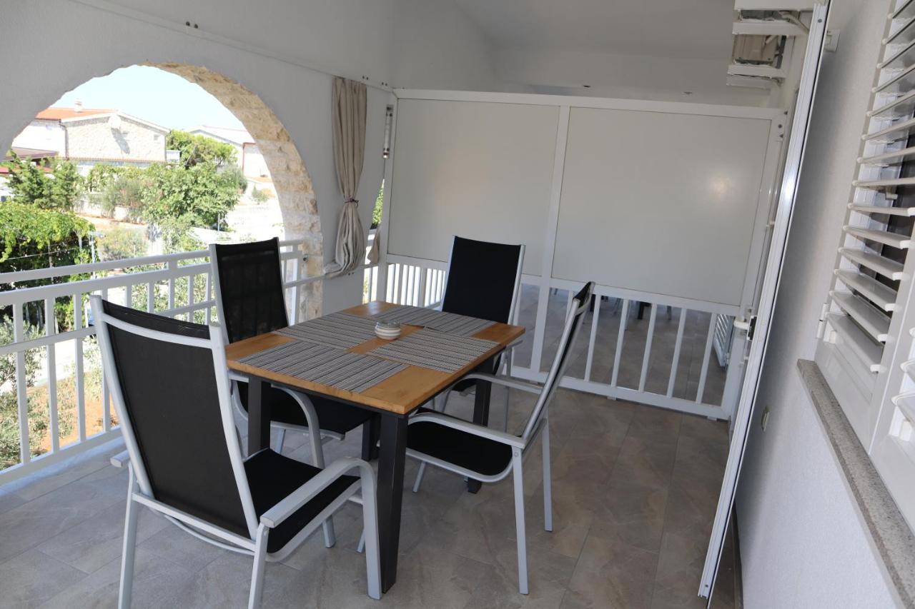 Apartmani Sanja วีร์ ภายนอก รูปภาพ