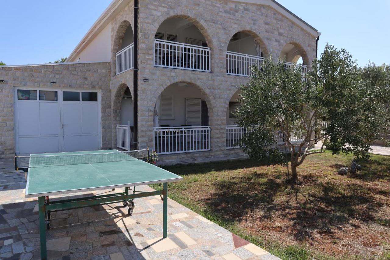 Apartmani Sanja วีร์ ภายนอก รูปภาพ