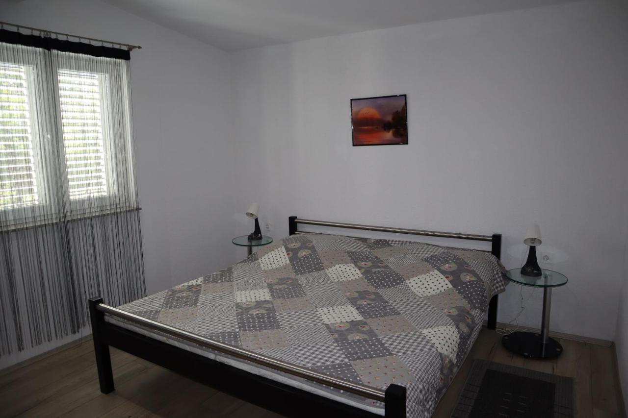 Apartmani Sanja วีร์ ภายนอก รูปภาพ