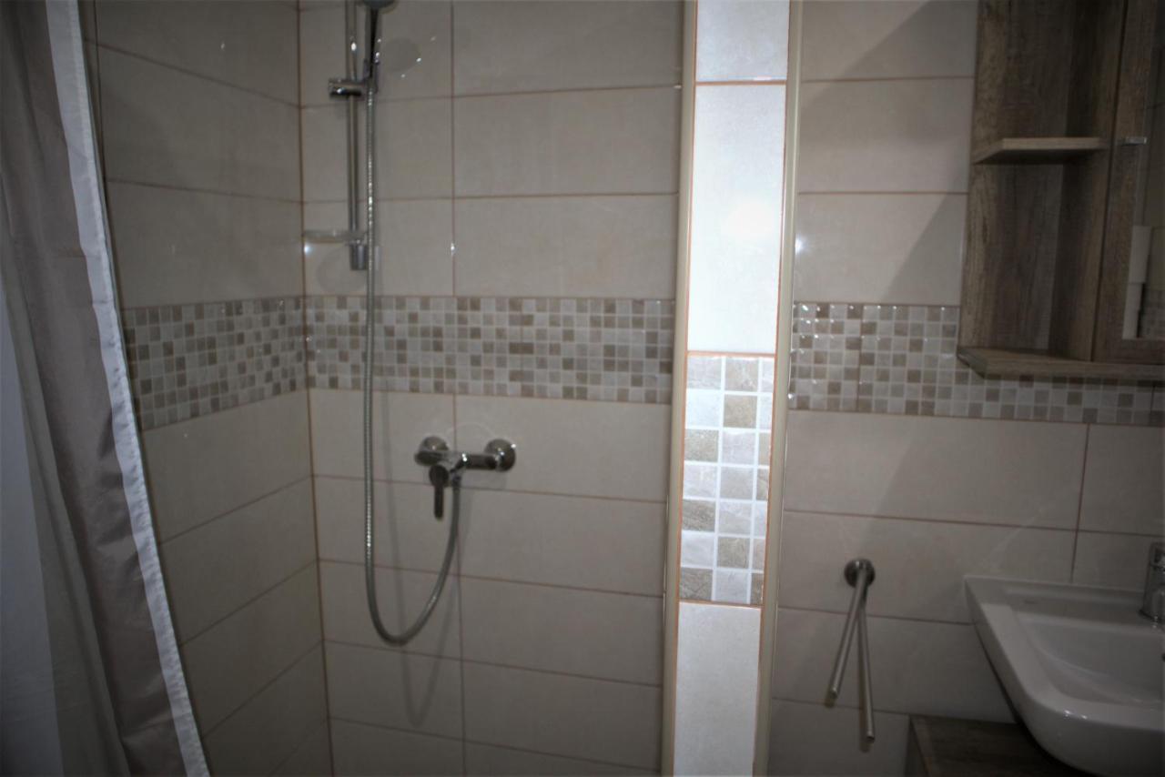 Apartmani Sanja วีร์ ภายนอก รูปภาพ